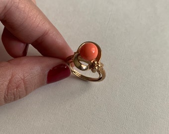 Vintage Avon gold tone coral color bead center ring size 6