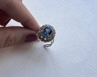 Vintage Sarah Coventry blue rhinestone round open band ring