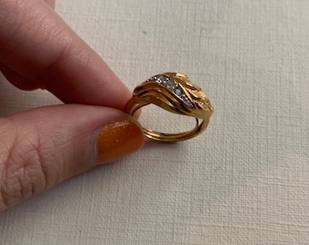 Vintage Avon gold tone textured wing with rhinestone ring size 6