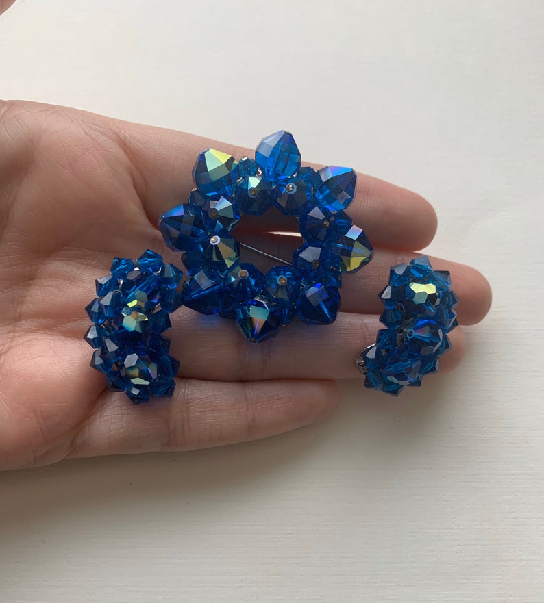 Vintage cobalt blue aurora borealis bead brooch and clip on earrings jewelry set