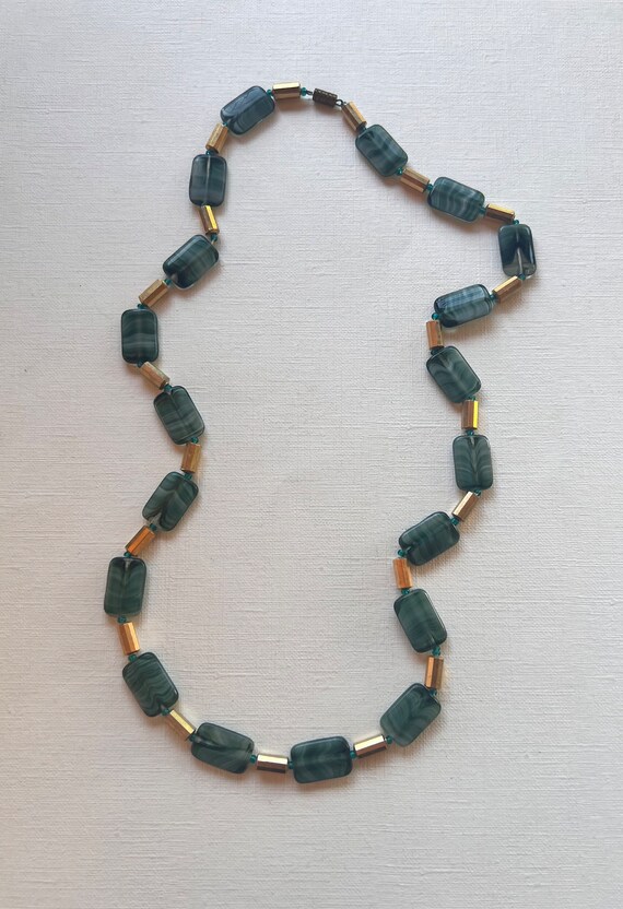 Vintage green marbled rectangular bead necklace - image 2