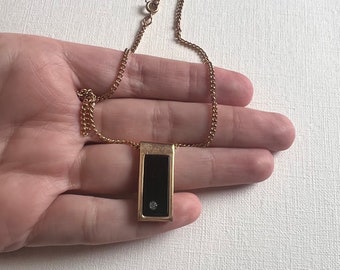Vintage Avon gold tone rectangular onyx pendant necklace