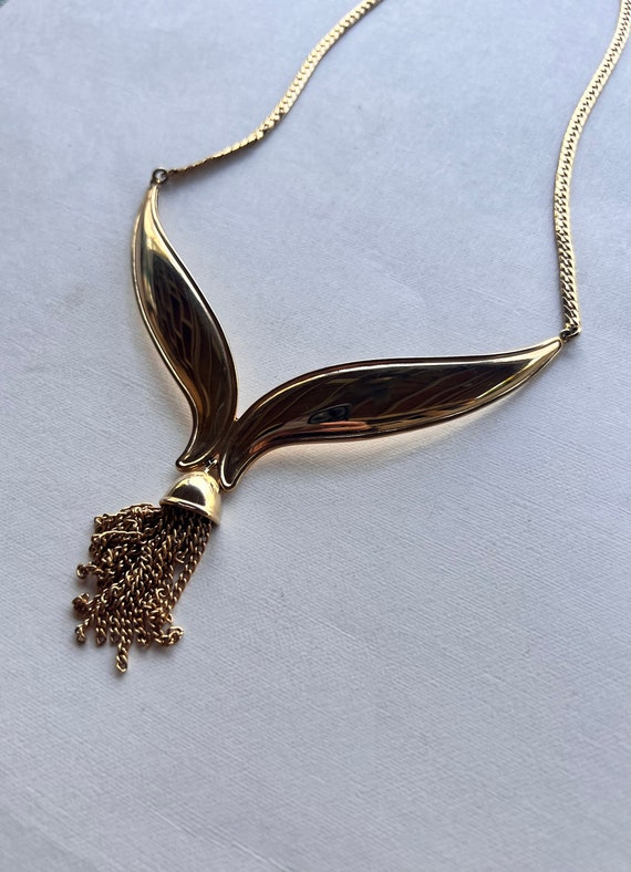 Vintage Avon gold tone tassel pendant necklace - image 4