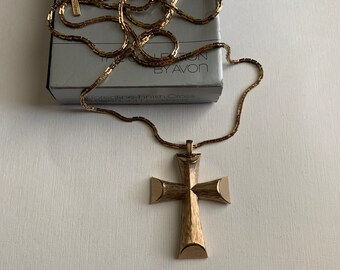 Vintage Avon 1976 Florentine Finish Cross Pendant necklace
