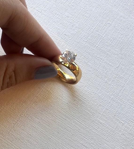 Vintage gold tone solitaire ring size 7
