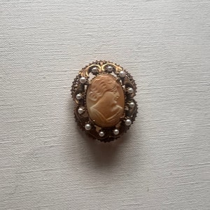 Vintage Florenza gold tone faux pearl cameo brooch or pendant