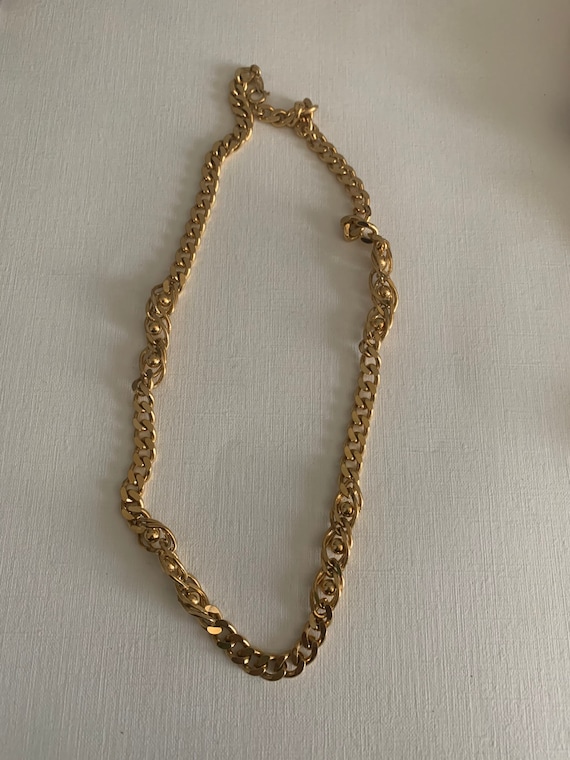 Vintage Trifari gold tone chunky chain necklace - image 3