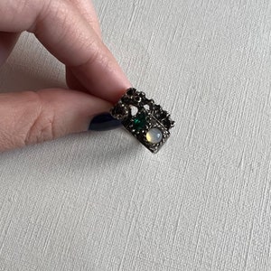 Vintage Vogue silver tone brutalist green rhinestone adjustable ring