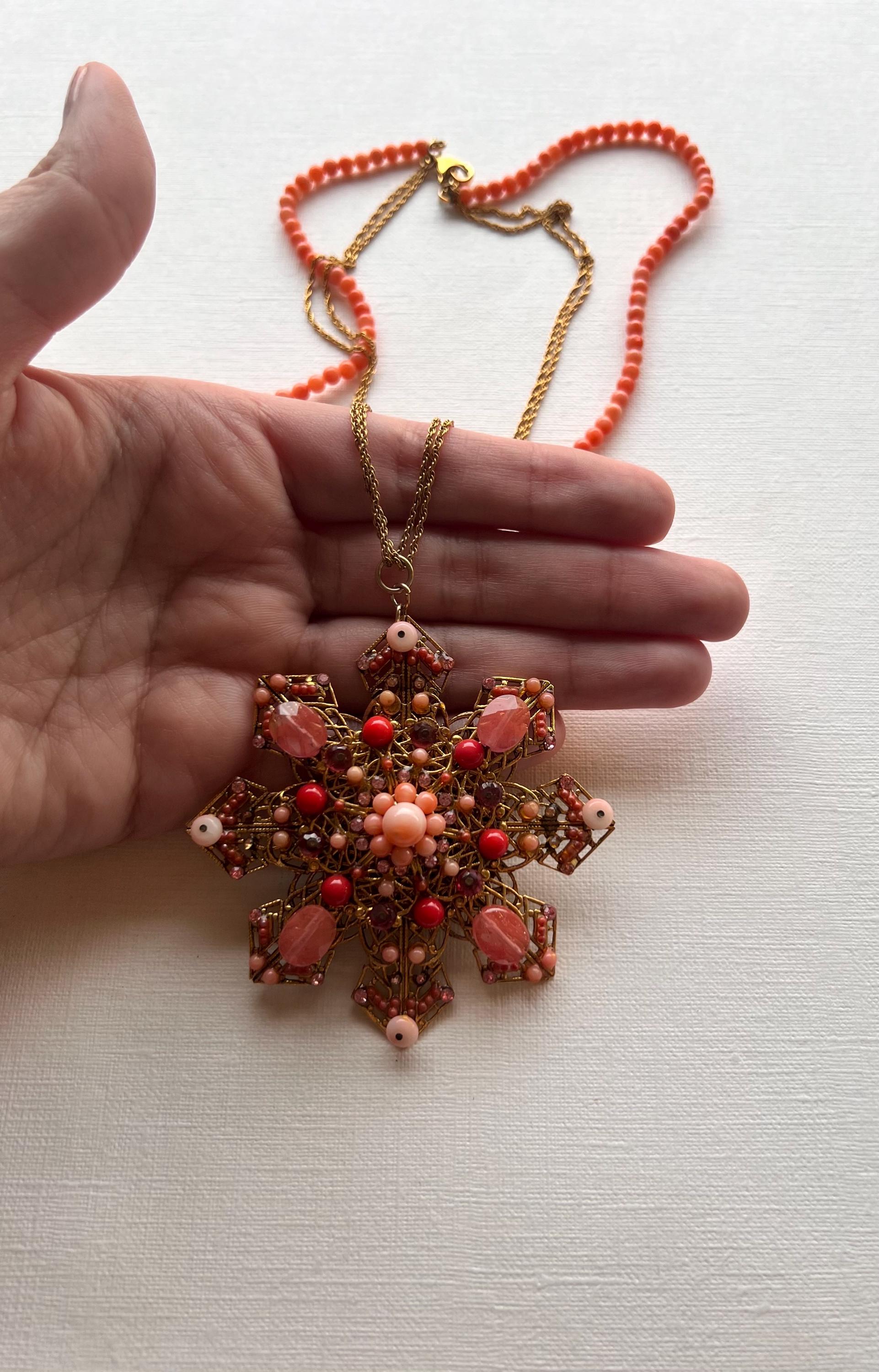 ヴィンテージコーラルビーズネックレス：ゴールドトーンフィリグリー