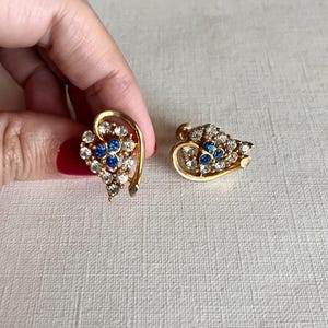 Vintage Mid-century gold tone rhinestone cluster screw back earrings