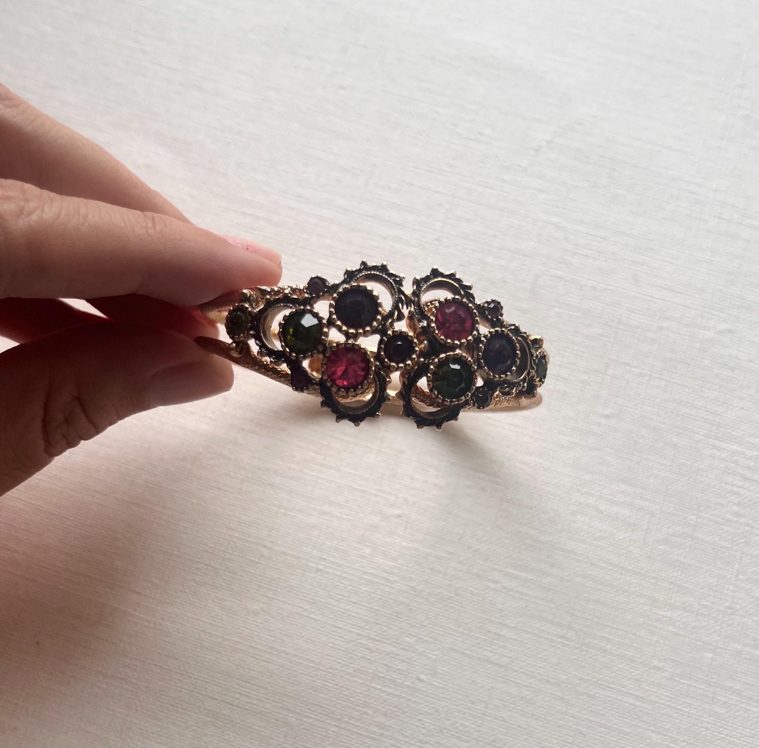 Bracciale vintage Sarah Coventry "Austrian Lites" con strass rosa, verdi e viola nei toni dell'oro