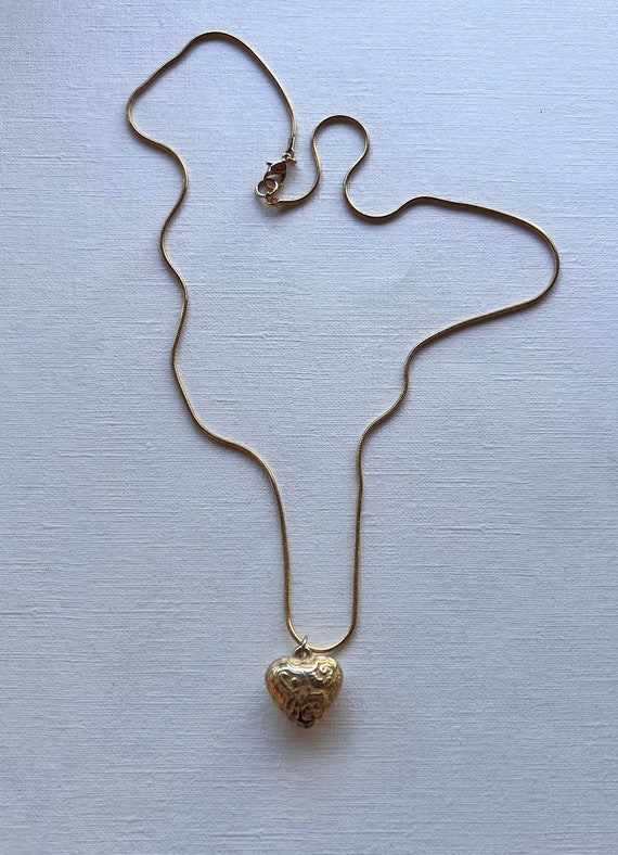 Vintage gold tone snake chain designed puff heart 