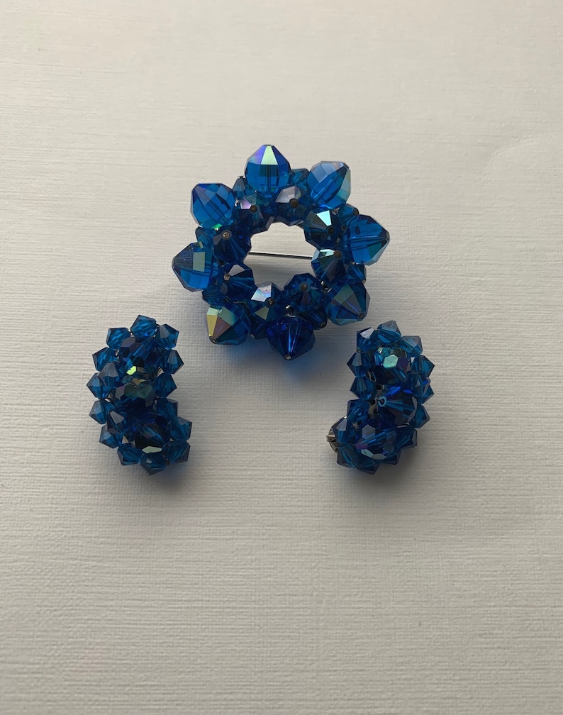 Vintage cobalt blue aurora borealis bead brooch and clip on earrings jewelry set