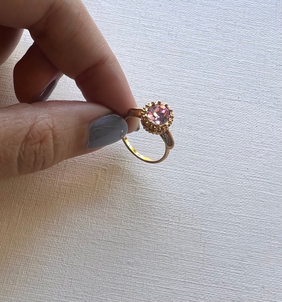 Vintage Avon gold tone pink rhinestone ring