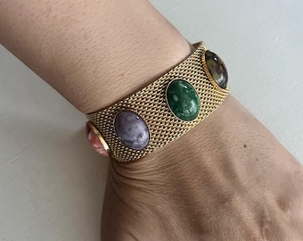 Bracciale vintage Sarah Coventry &quot;1974 Sonnet&quot; in maglia color oro con cabochon colorati