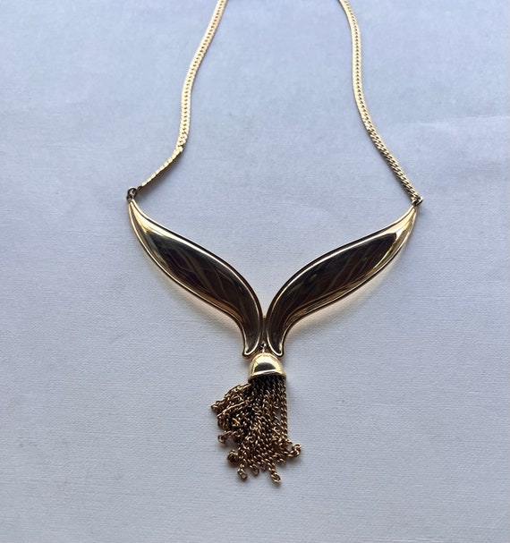 Vintage Avon gold tone tassel pendant necklace - image 1
