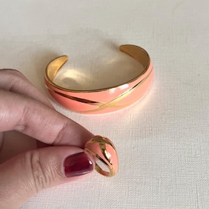 Bague et bracelet en émail corail doré Avon 1987 vintage, taille 6