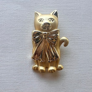 Vintage AJC fancy kitty cat with a bow brooch