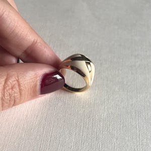 vintage Avon « 1987 Fashion Pastels » émail beige, bague dorée taille 5