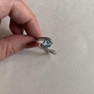 Vintage sterling silver rhinestone blue cubic zirconia ring size 9