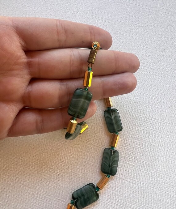 Vintage green marbled rectangular bead necklace - image 5