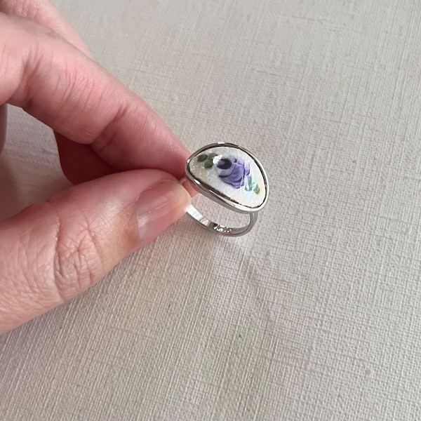Vintage Sarah Coventry “1978 Melissa” purple flower guilloche adjustable ring