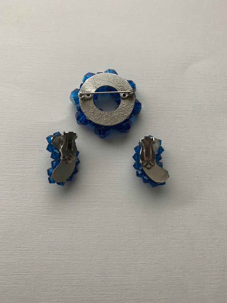 Vintage cobalt blue aurora borealis bead brooch and clip on earrings jewelry set