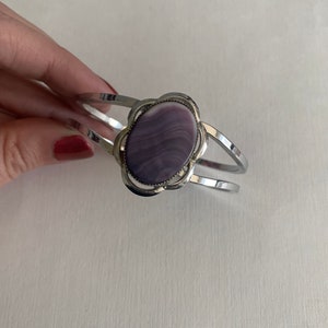 Vintage silver tone purple polished stone center bracelet