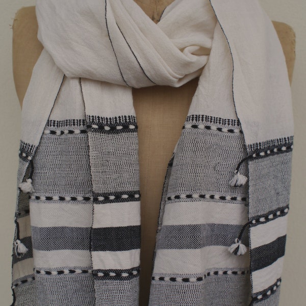 Echarpe en pure laine bicolore, tissée à la main, bordures jacquard