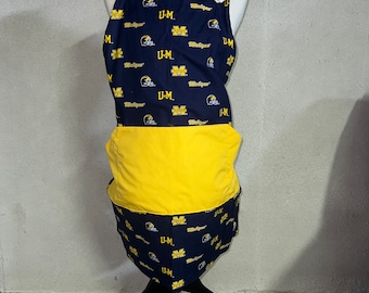 University of Michigan Full Apron with Contrasting Pocket