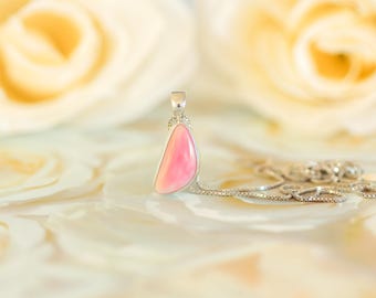 Natural Queen Conch Shell Pendant Set in 925 Sterling Silver with Adjustable Length Chain
