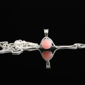 Natural Conch Shell Set in 925 Sterling Silver Pendant with Adjustable Chain