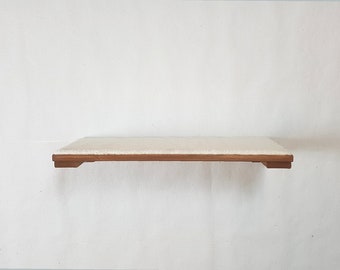 Opklapbed voor katten, plank met stoffen oppervlak