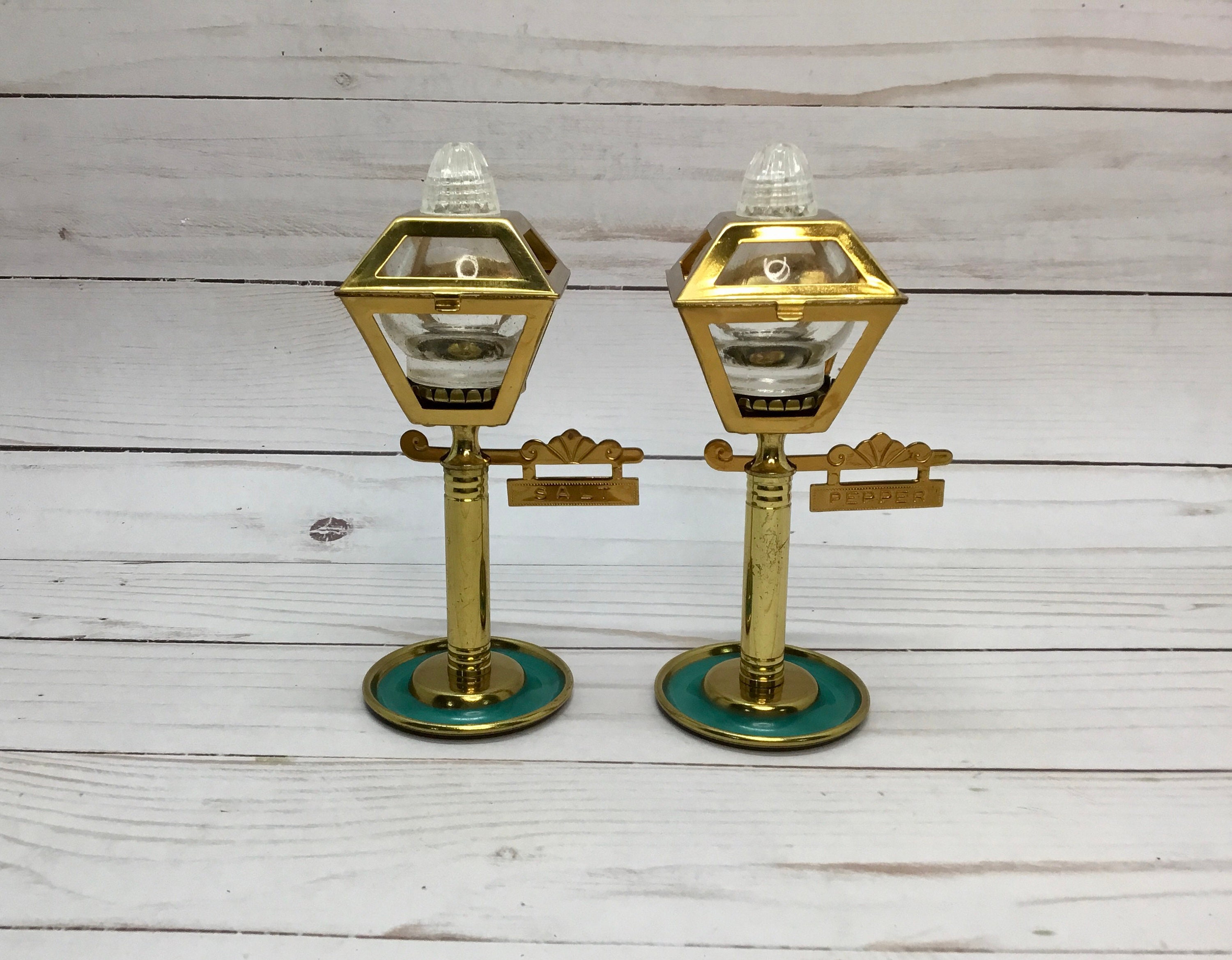 VTG BRASS AND GLASS STREET LIGHT LAMP POST SALT AND PEPPER SHAKER SET LID  OPENS. Missing the stands but they do still stand up. They have some tarnis  for Sale in Halndle