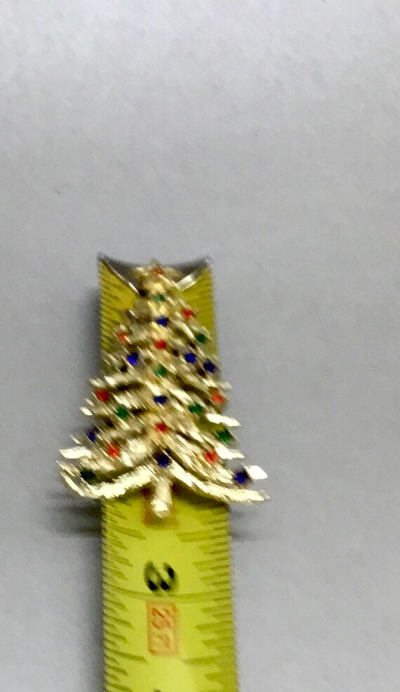 1970’s Gold Toned Christmas Tree Brooch with Gree… - image 6