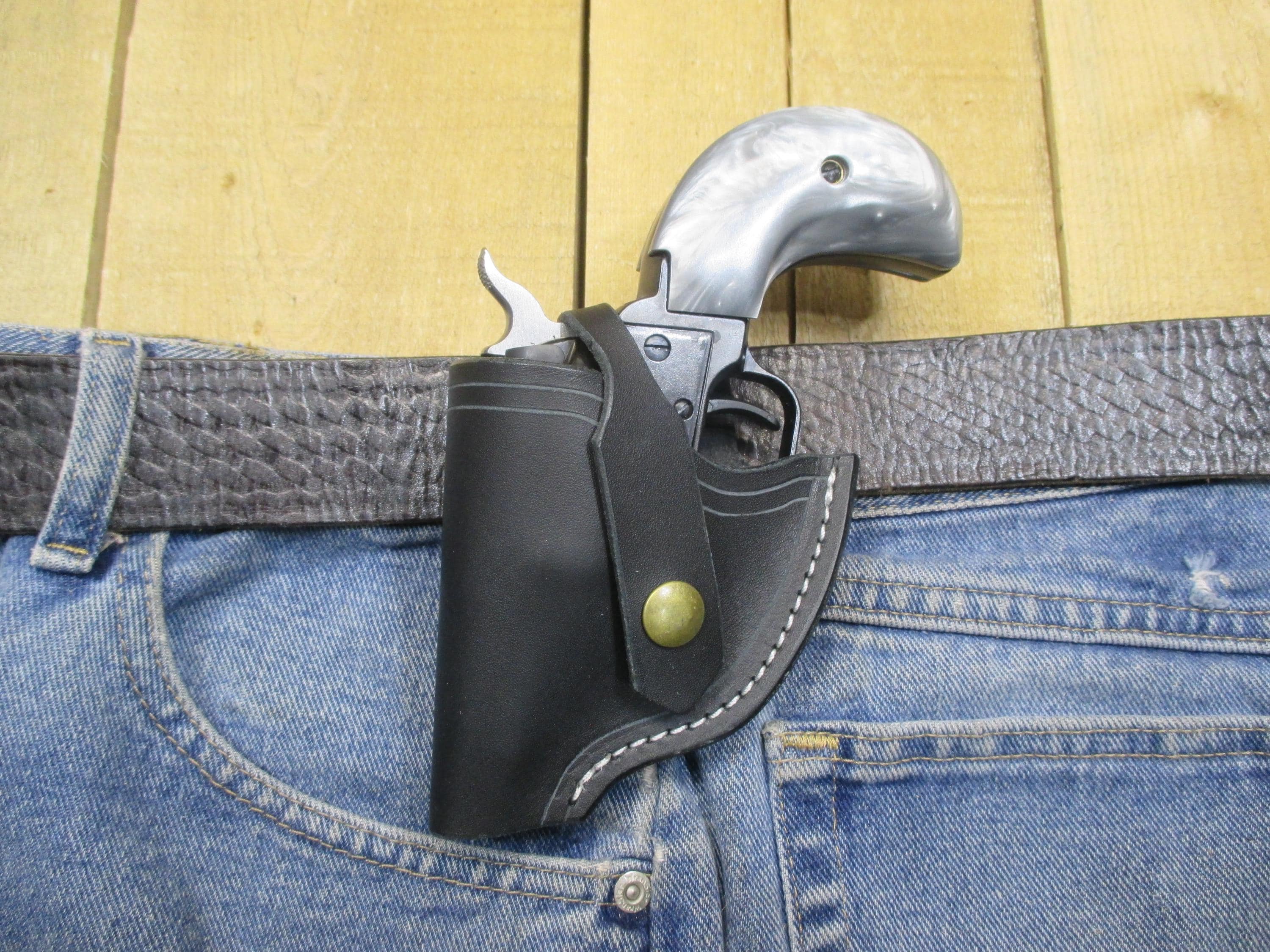 HERITAGE BARKEEP, 22 LR, leren holster voor vat van 1 inch. Vegetarisch gelooid 8 oz. Leren linkerhand handgemaakt in de Verenigde Staten