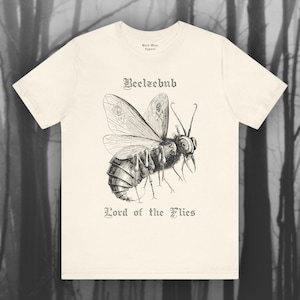 Camiseta Belzebu, Demônio, Camiseta Senhor das Moscas, Camiseta Demonologia, Ocultismo, Grimório, Camiseta de Manga Curta Unissex Lesser Key