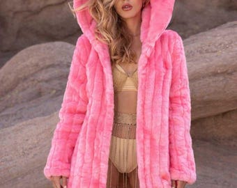 メンズ ピンクフェイクファー フェスティバルコート - ふわふわ襟付き
