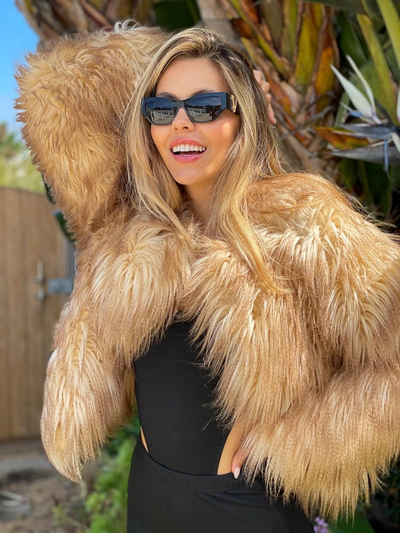 【U LAN】Kicket Cow Crop Fur Jacket Kicket Cow Crop Fur Jacket - ULAN | 60% - Asian Fashion