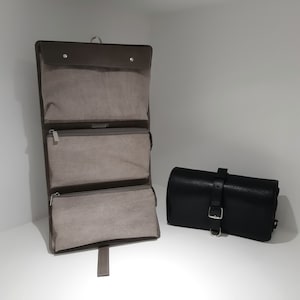 Beauty case srotolabile in pelle, fatto a mano in Italia