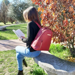 Sac à dos en cuir pour femme, spacieux et élégant image 9