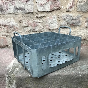 Ehemalige Bierkiste, Spind hat Flaschen Flaschen Kronenbourg Anfang 20. Jahrgang