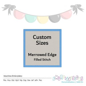 Może przedstawiać: Jasnoniebieski kwadrat z białym tłem i czarnym tekstem, który brzmi "Custom Sizes Merrowed Edge Filled Stitch". Tekst jest wyśrodkowany na kwadracie. Kwadrat jest otoczony jasnoniebieską ramką.