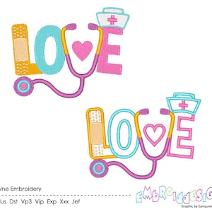 Puede incluir: Diseño de bordado a máquina de la palabra "LOVE" con un estetoscopio y un gorro de enfermera. Las letras son de color rosa, azul y amarillo con un corazón rosa en el centro.