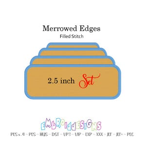 Puede incluir: Un conjunto de tres parches bordados de 2,5 pulgadas con un borde festoneado. Los parches son de color beige con costuras azules y la palabra "Set" en rojo. Los parches son para máquinas de bordar y están disponibles en los formatos PES, HUS, DST, VP3, VIP, EXP, XXX, JEF y PEC.