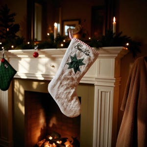 Chaussettes de Noël personnalisées Chaussettes de Noël personnalisées en lin matelassé avec broderie.  Bas de Noël sur mesure en lin Noël