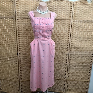 Vintage 1950s 1960s Pink Floral Day Dress w/Waitress Pockets, Slimline Skirt, Betty Draper, Lucy Ricardo, Summer Vacay, BBQ, Picnic, 36B,26W