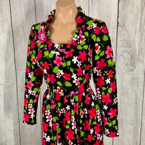 Vintage 1970s ~Julie Miller~ Mod Dolly Empire Maxi Dress with Ruffles, Vibrant Floral Barkcloth with Pink + White Geraniums, XS / S