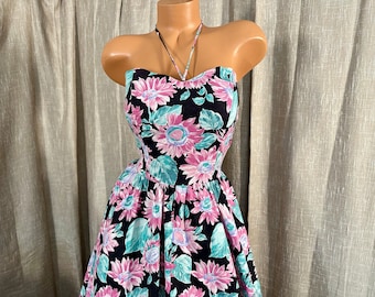 Vintage 1980s does 1950s Halter Bustier Dress w/Convertible Straps, Full Swing Skirt, Watercolor Daisies Floral, 32” Bust, 28”Waist