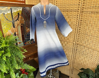 Maxicaftán vintage de los años 70, original de boutique, tejido piramidal de Oleg Cassini, estilo bohemio, hippie, estilo Palm Royale, loto blanco, estilo hawaiano, talla S, 101 cm de ancho, 107 cm de alto.